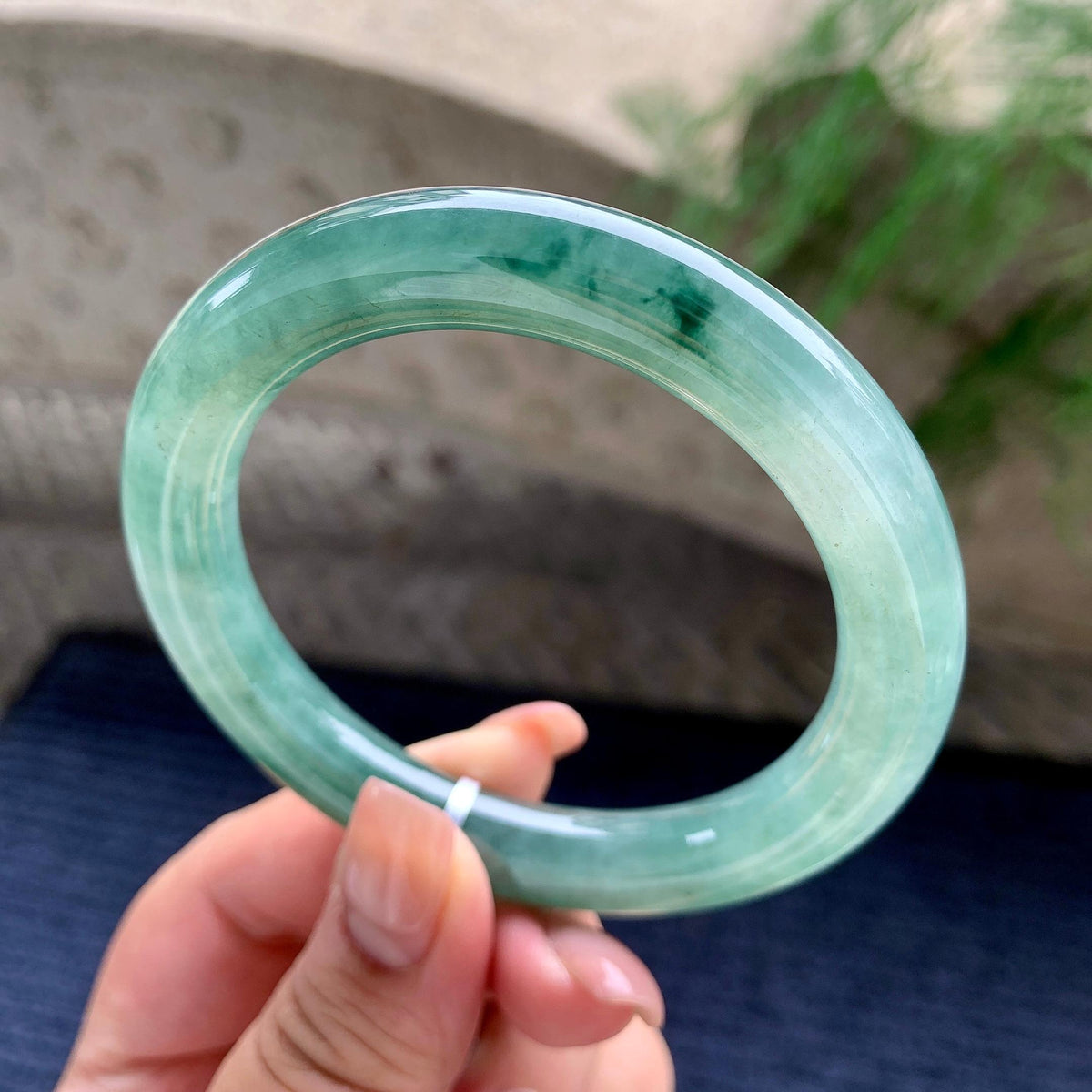 糯冰种油青飘蓝花圆条手镯 57.4圈口 （yc537856）