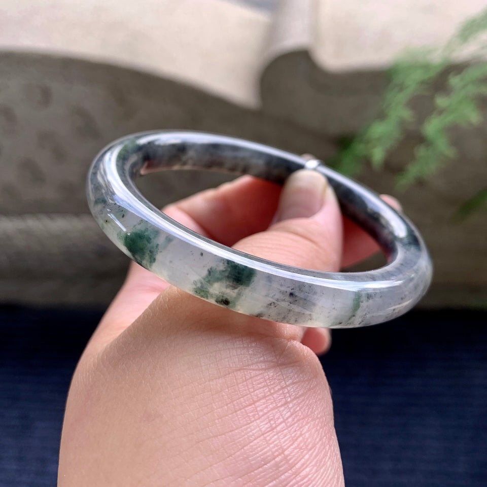 糯冰种乌鸡圆条手镯（55.5mm）（yc170445）