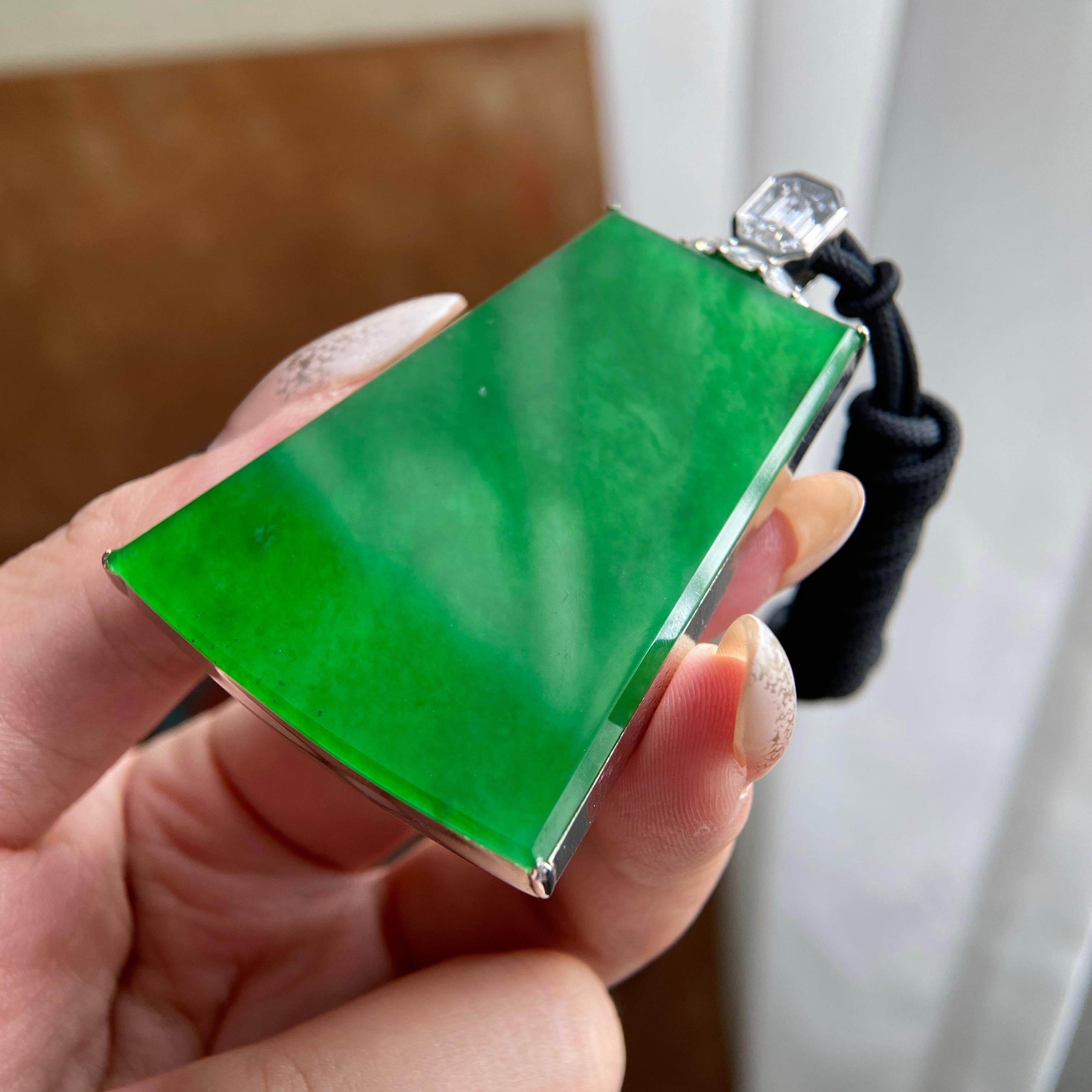 18k金钻镶冰种辣阳绿无事牌吊坠（yc224121）