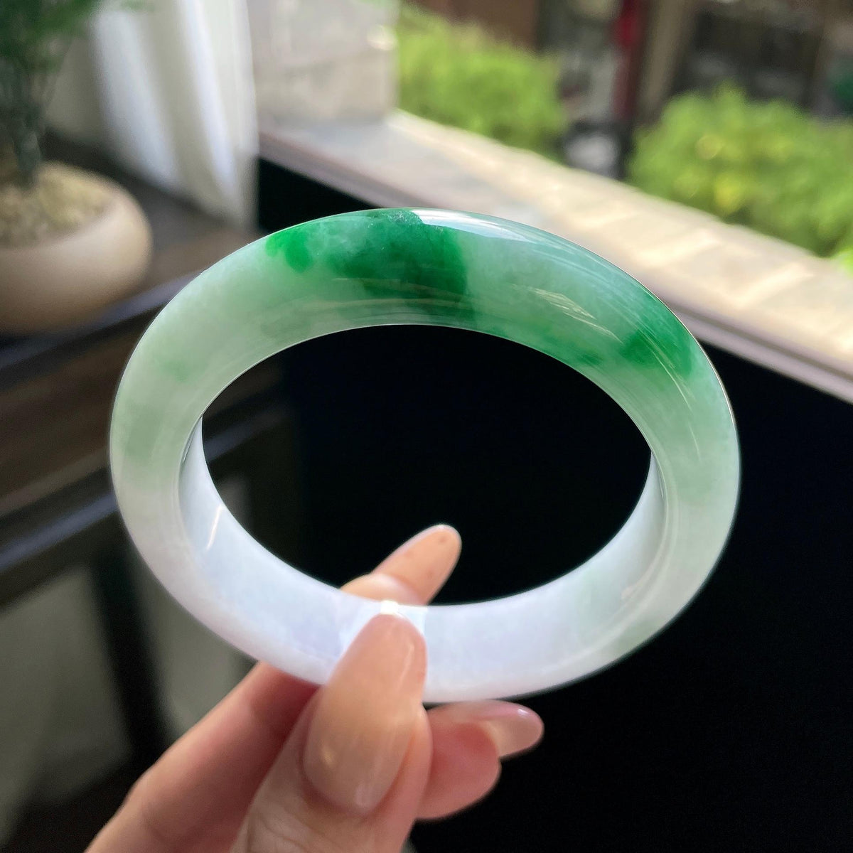 糯种阳绿白底青正圈平安镯 54.5圈 天然缅甸A货翡翠（yc693136）