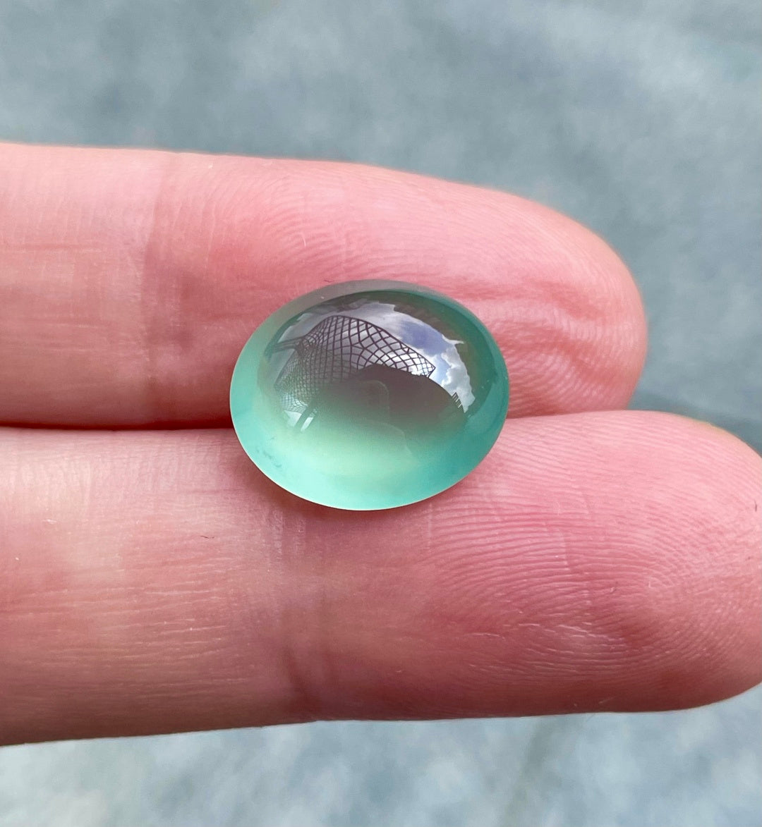 天空蓝蛋面 一汪天青，藏于方寸裸石。 （wg0031929）