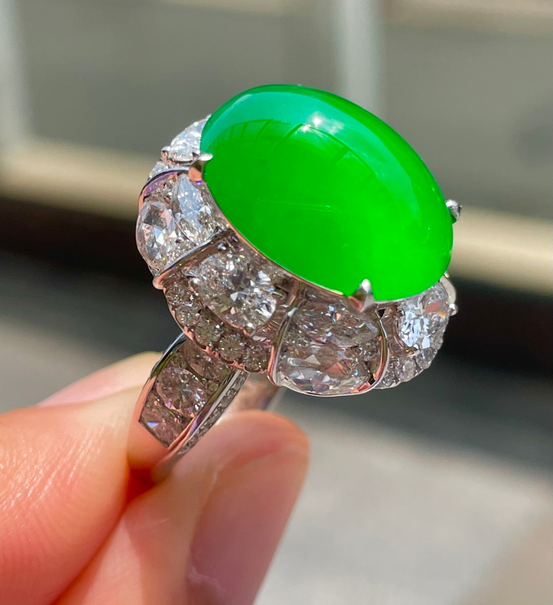 18K金钻镶冰种阳绿鸽子蛋戒指（wg0032631）