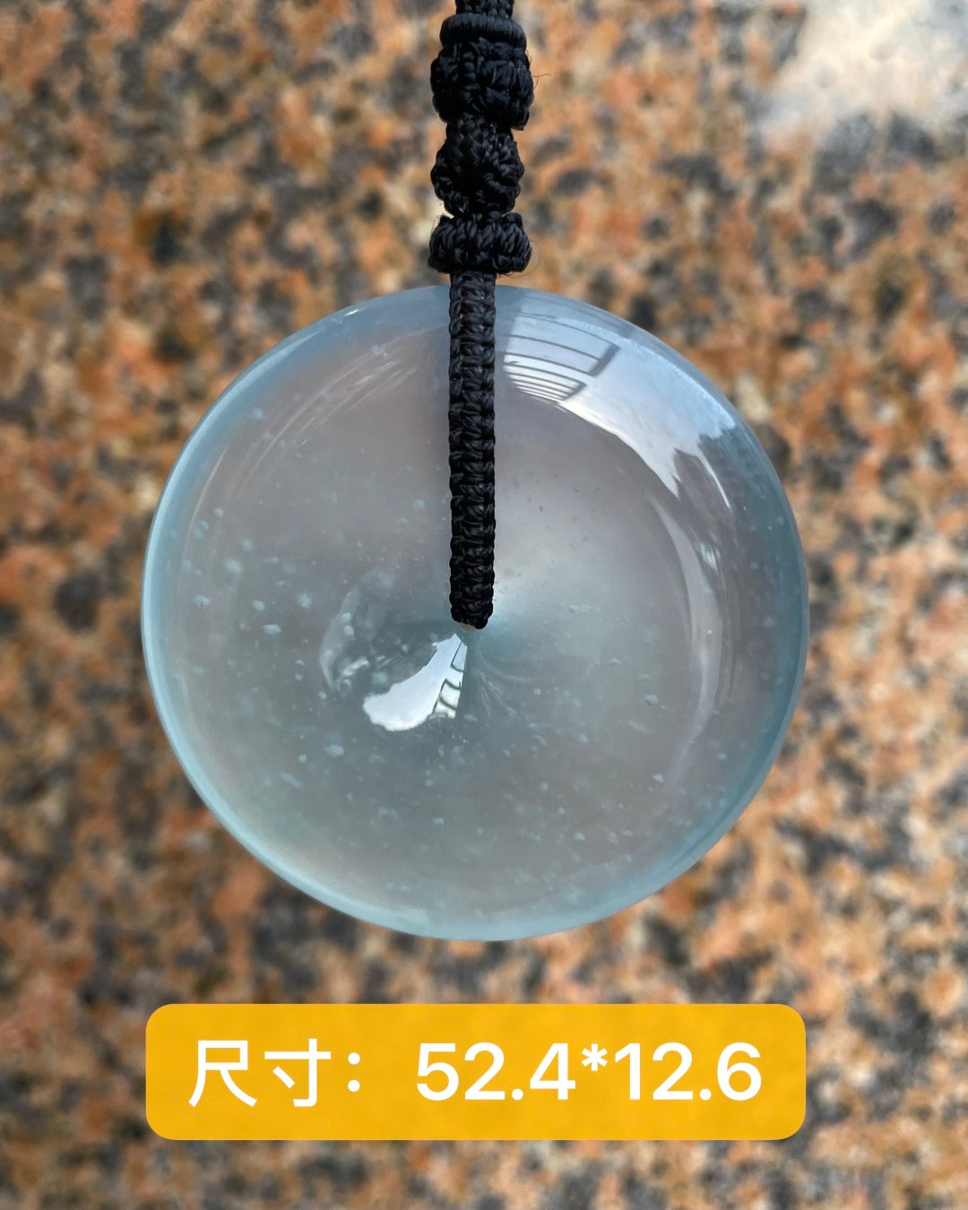 大扣 敦实饱满，玉底冰透澄澈，点点雪花棉散落其间（wg0033312）