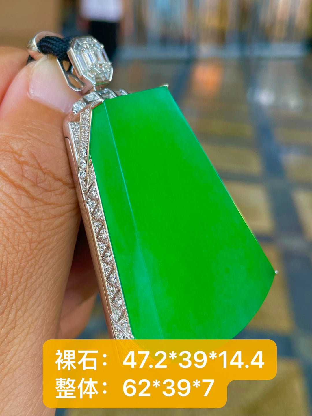 无事牌 撷一抹浓翠，琢一方无事玉牌 （wg0035005）