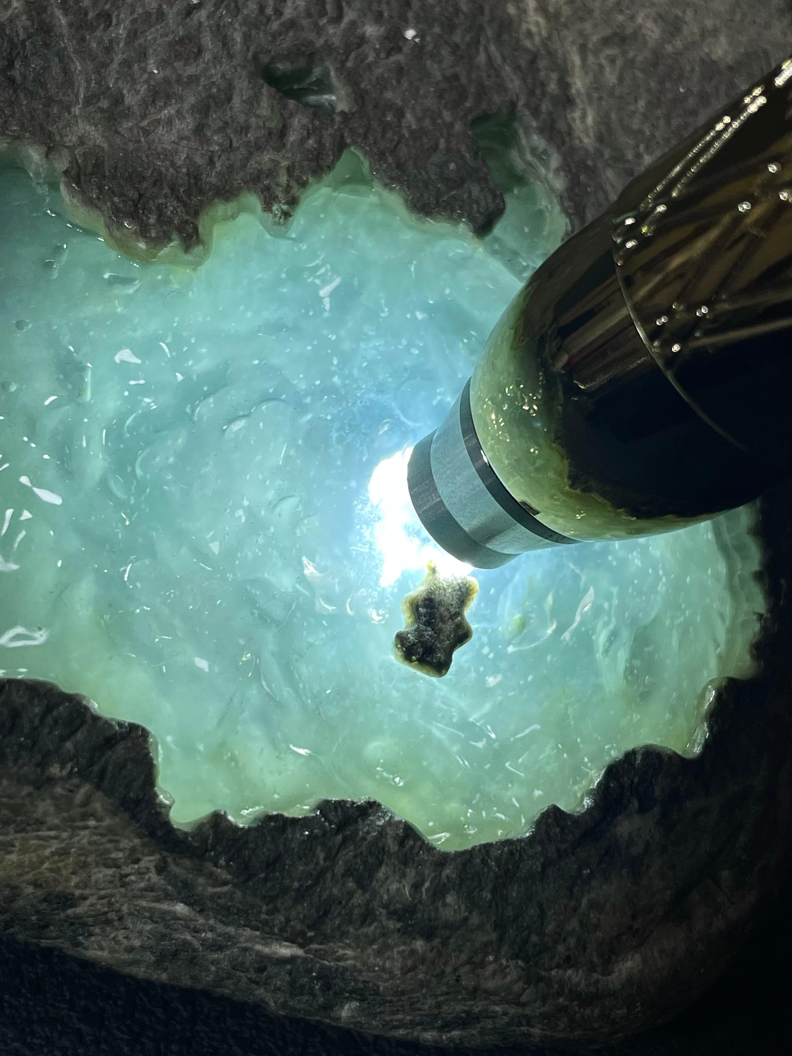 老坑莫西沙冰种雪花棉开窗料（yc336475）