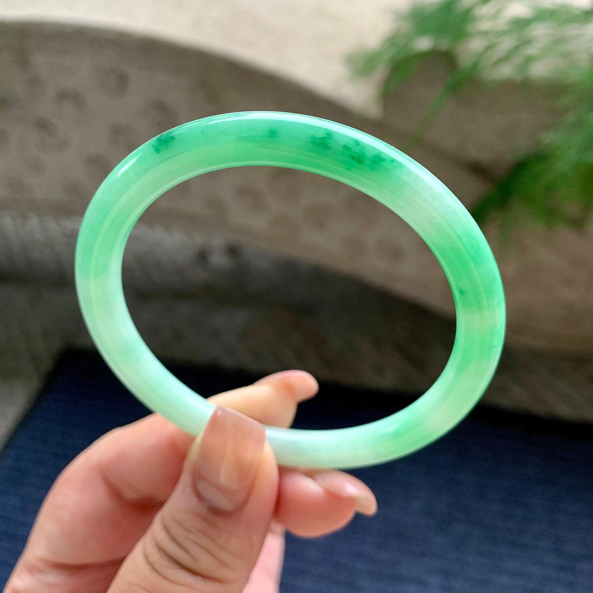 细糯种飘翠绿圆条手镯 56.8圈口 天然缅甸A货翡翠（yc701161）