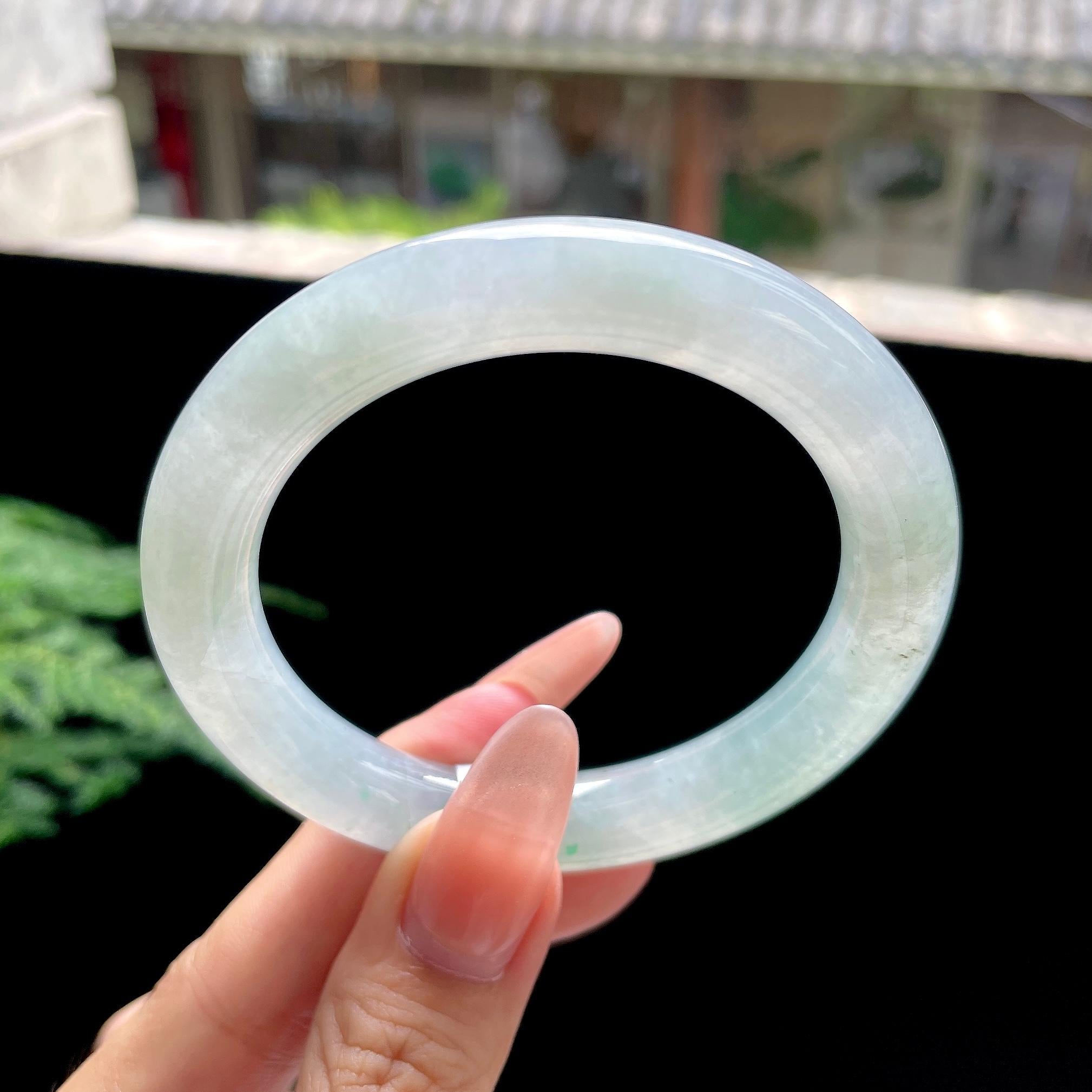 糯冰种冰晴底飘绿圆条 55圈口 天然缅甸A货翡翠（yc527802）