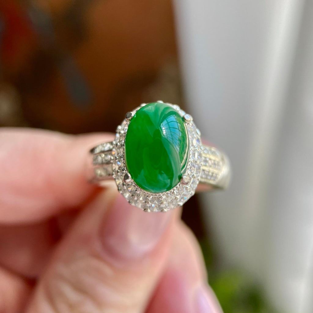 糯冰种辣阳绿椭圆戒面裸石（yc234487）