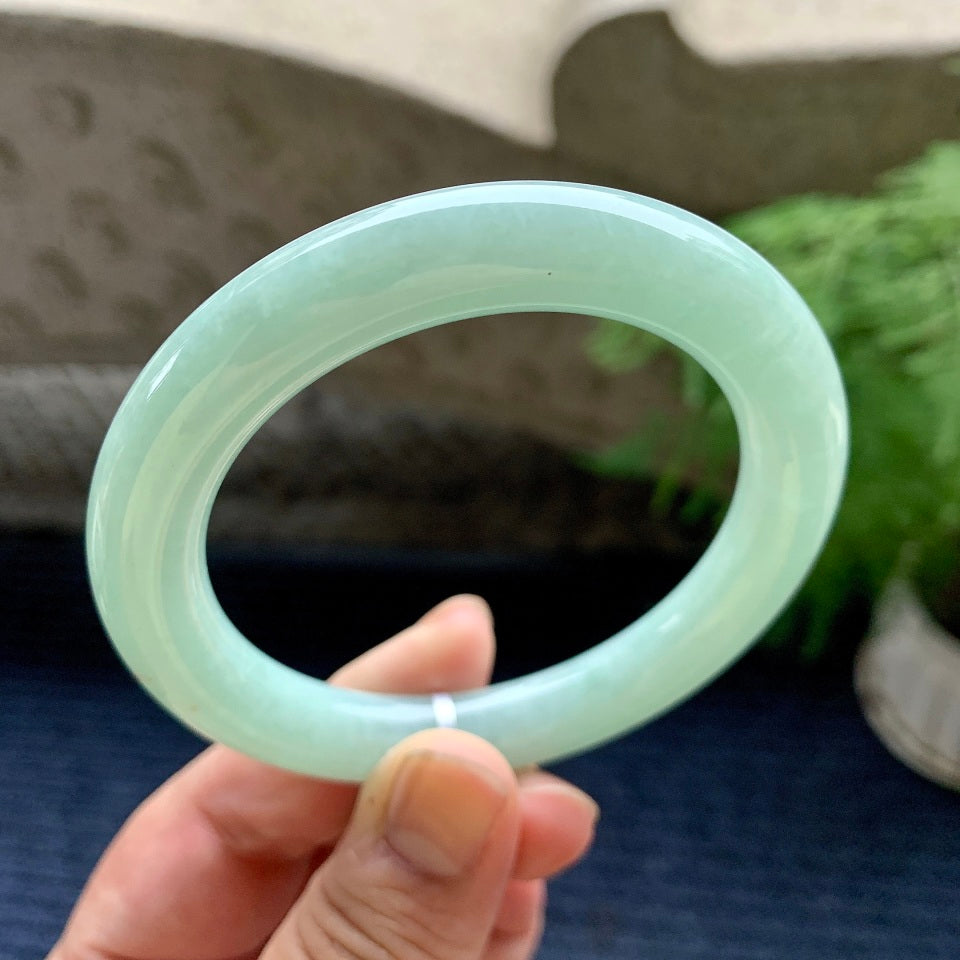 糯种豆绿色圆条手镯（56.6mm）（yc110725）