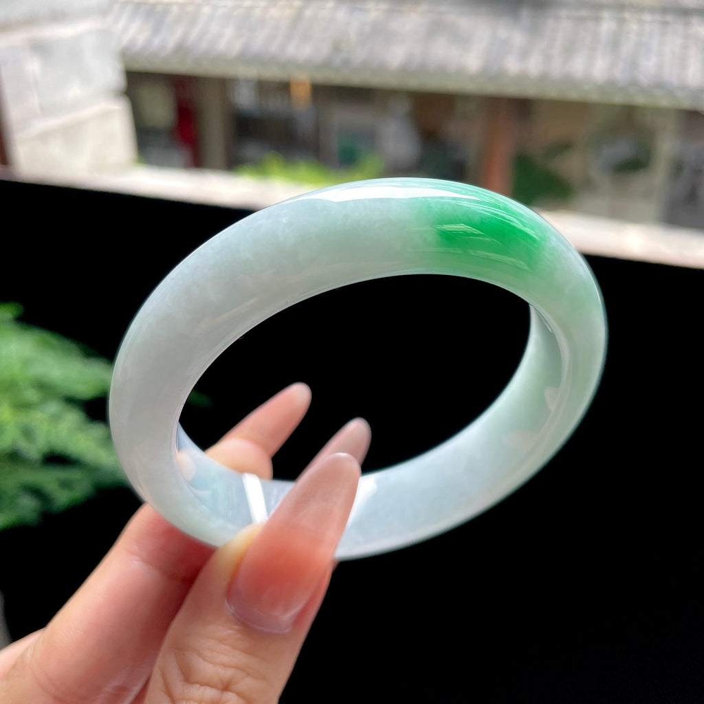 细糯种阳绿白底青正圈平安镯 55圈口 天然缅甸A货翡翠（yc527803）