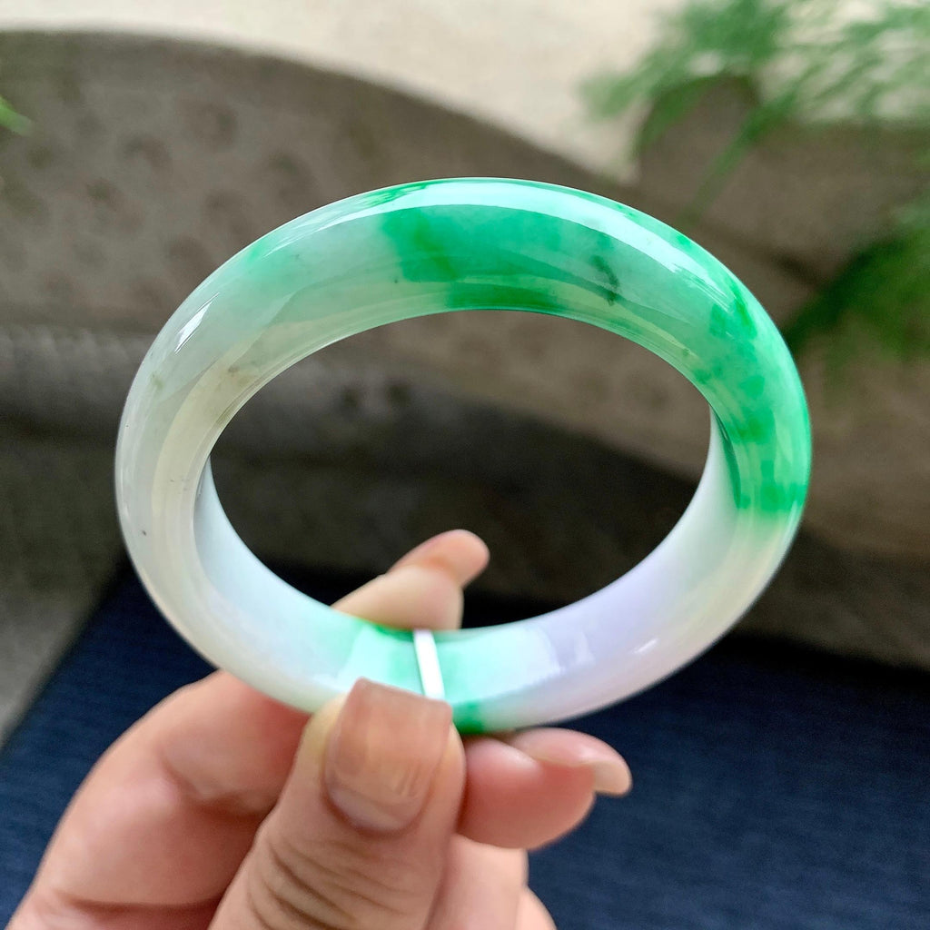 小圈口 细糯种淡粉底飘翠绿正圈平安镯 51.5圈口 天然缅甸A货翡翠（yc701168）