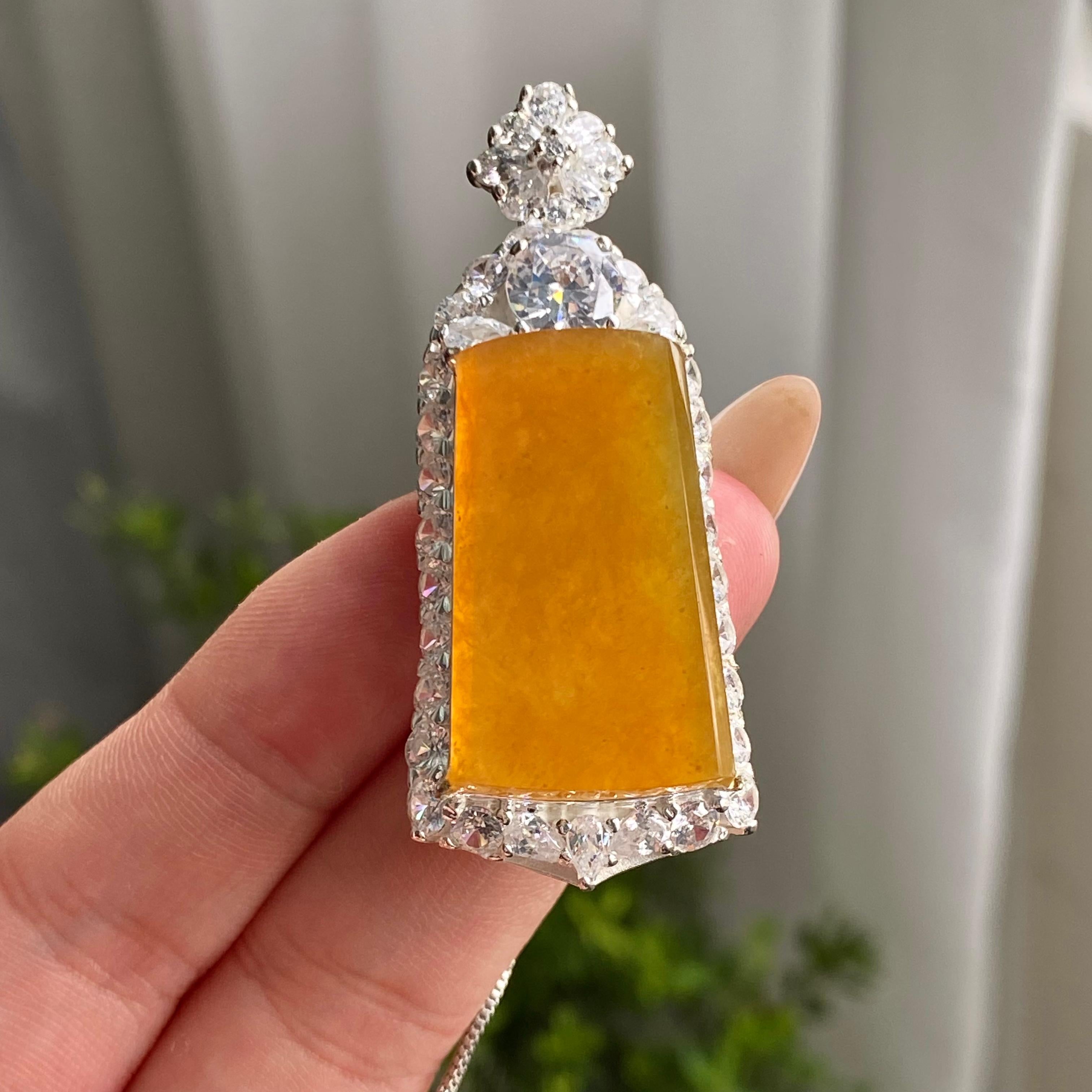 冰种黄翡无事牌裸石（yc206197）