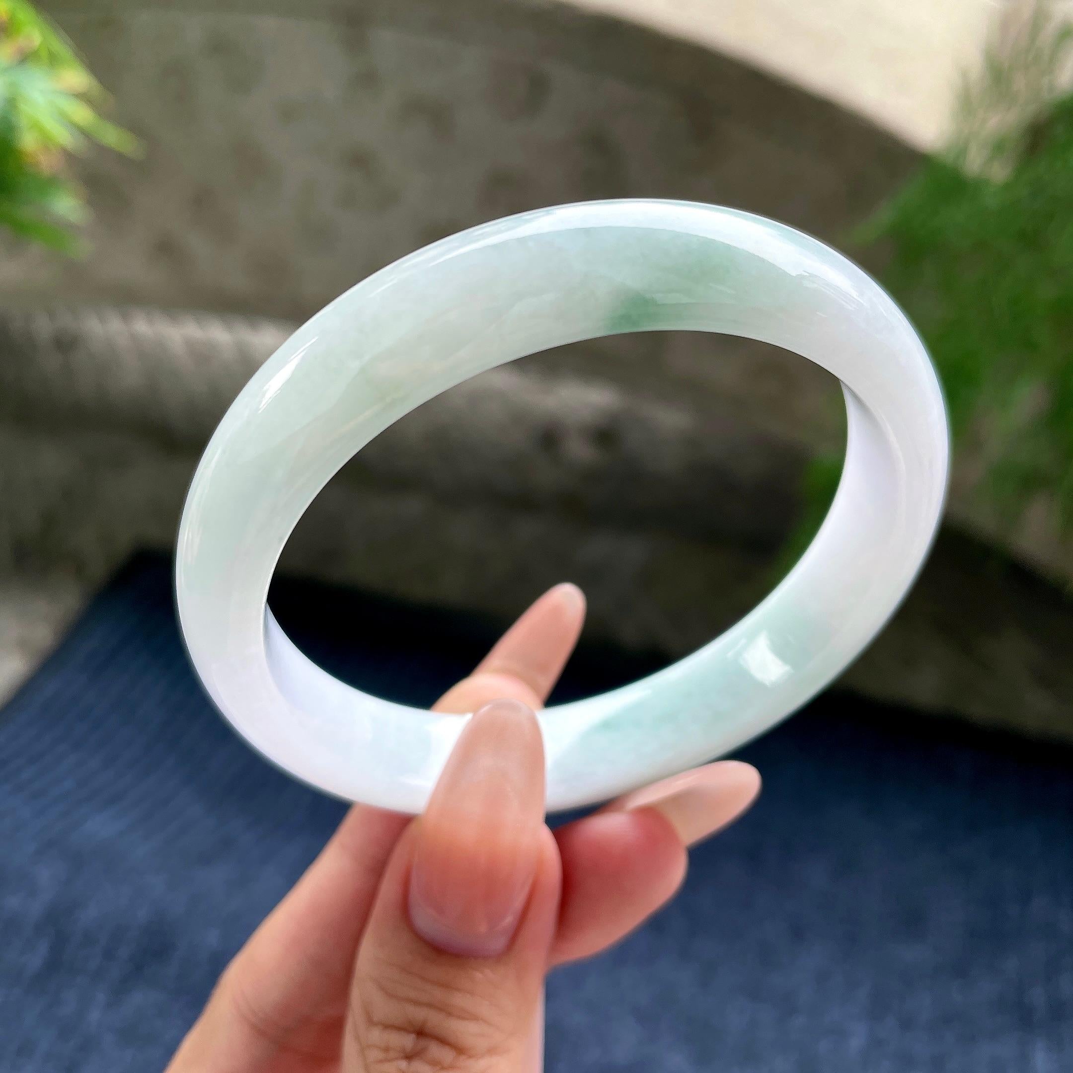 大圈口 细糯种带色飘绿正圈平安镯 59圈口 天然缅甸A货翡翠（yc530802）