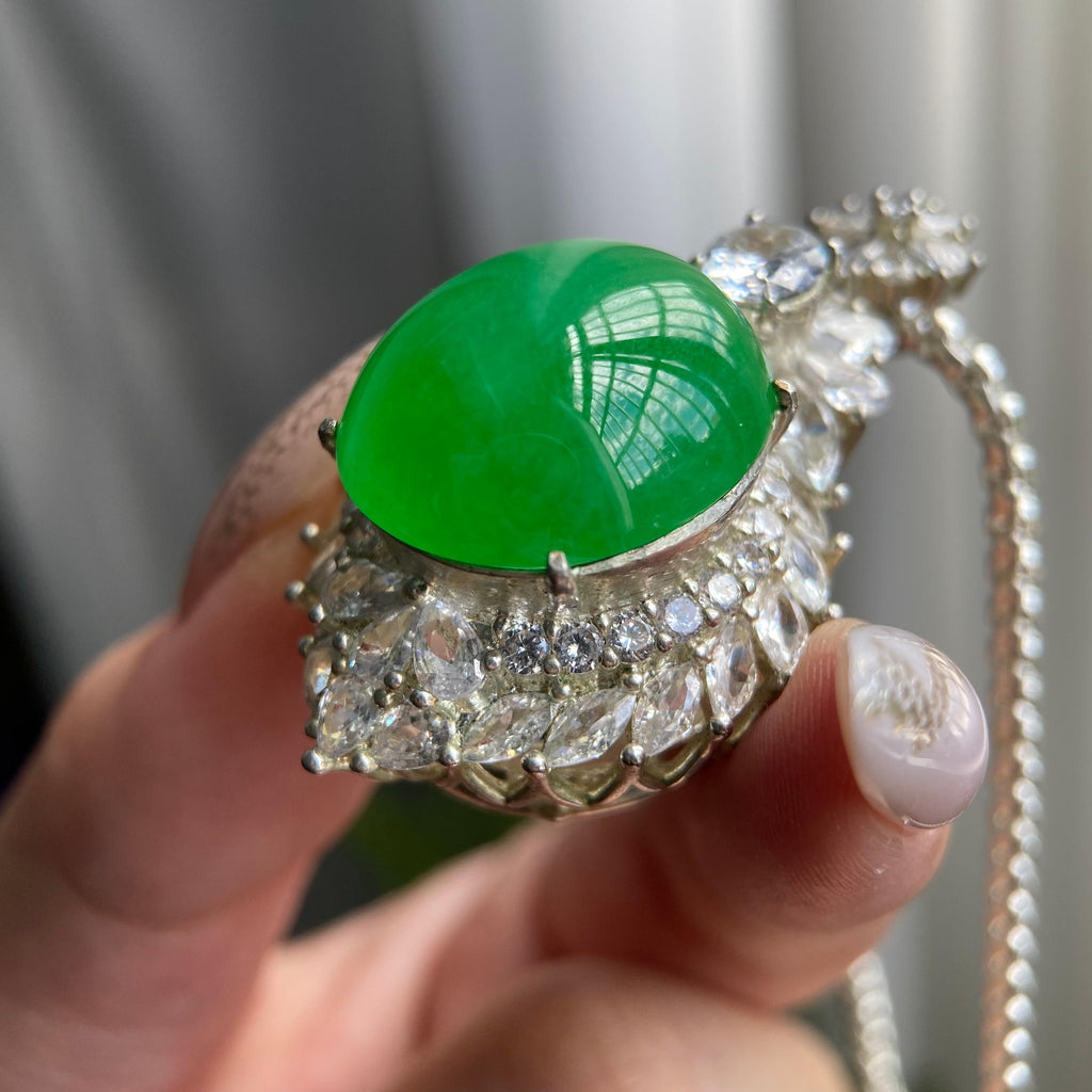 冰种阳绿鸽子蛋裸石（yc212939）