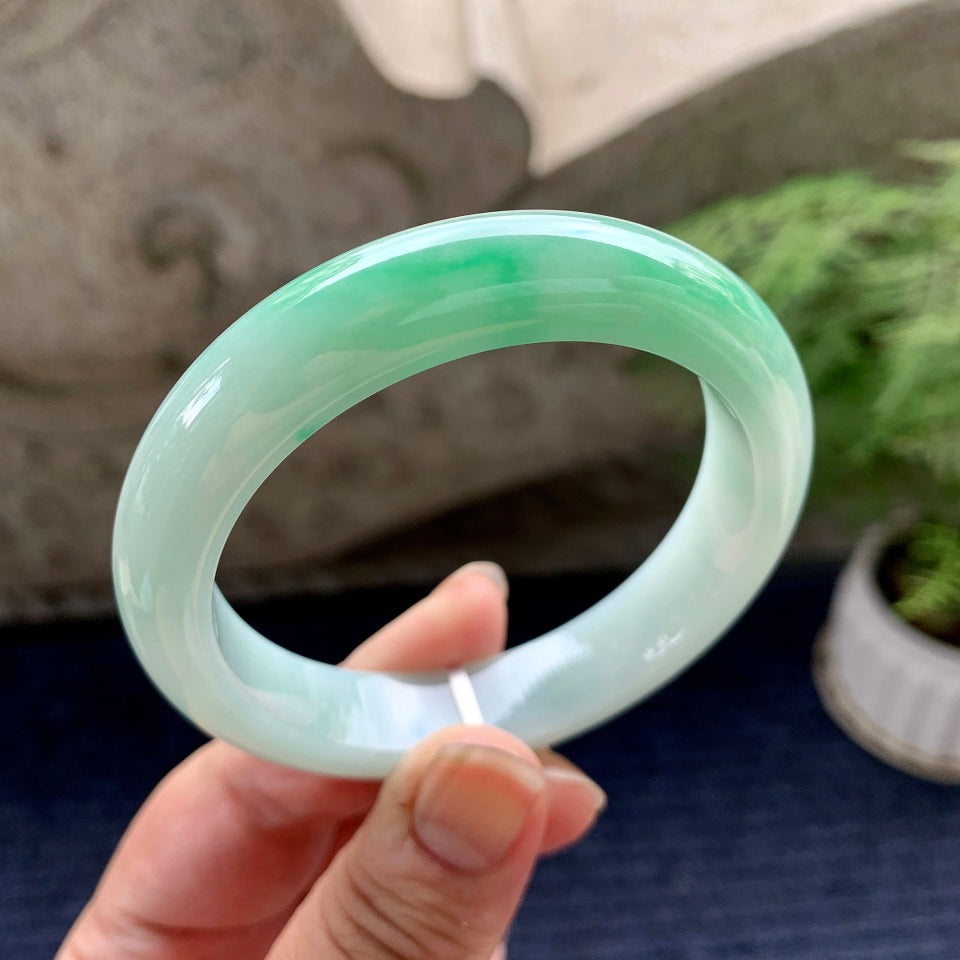 细糯种飘绿平安镯（55.7mm）（yc090499）