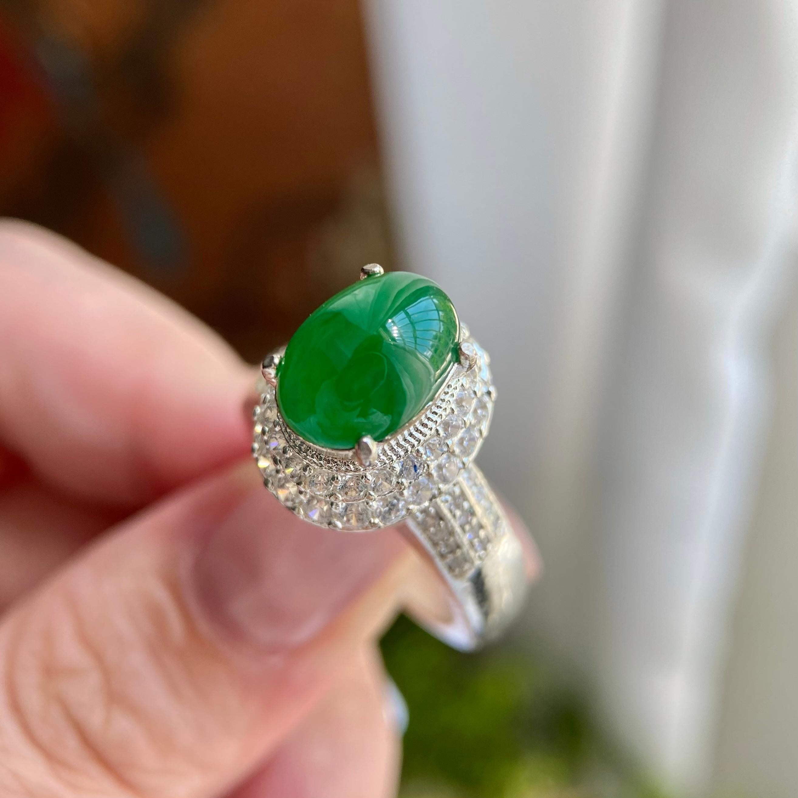 糯冰种辣阳绿椭圆戒面裸石（yc234487）