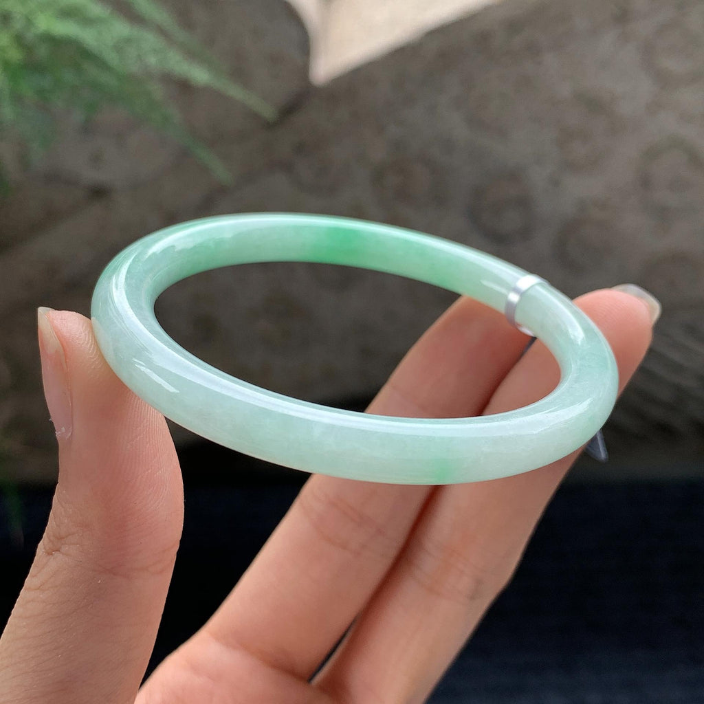 细糯种飘绿圆条手镯 51.5圈 天然缅甸A货翡翠（yc696421）