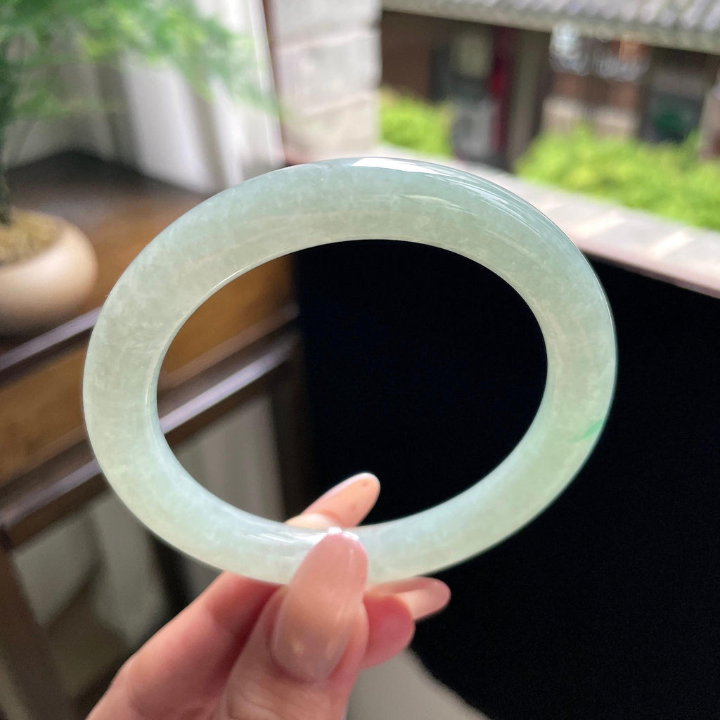 大圈口 细糯种晴绿底飘翠绿圆条 58圈 天然缅甸A货翡翠（yc696398）