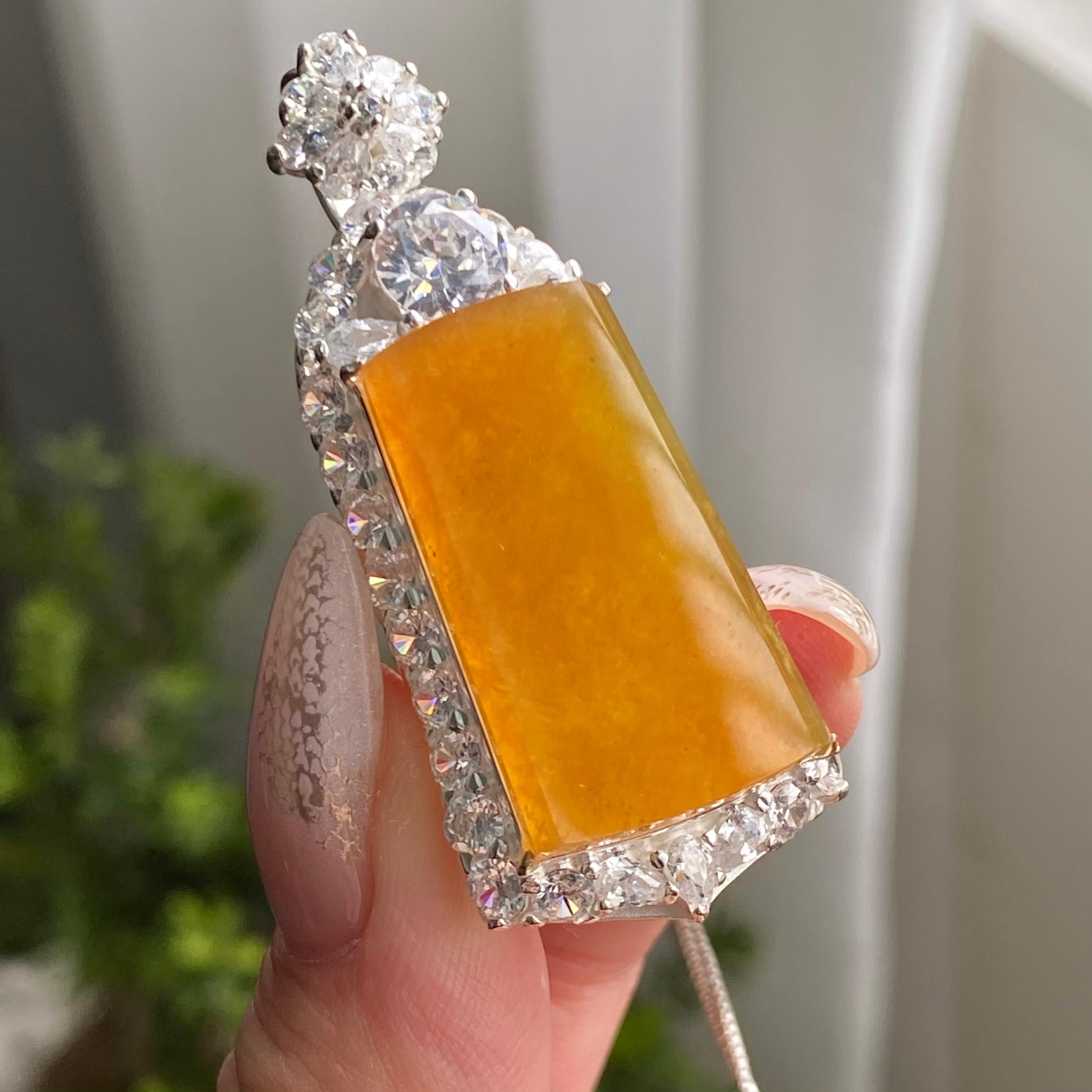 冰种黄翡无事牌裸石（yc206197）