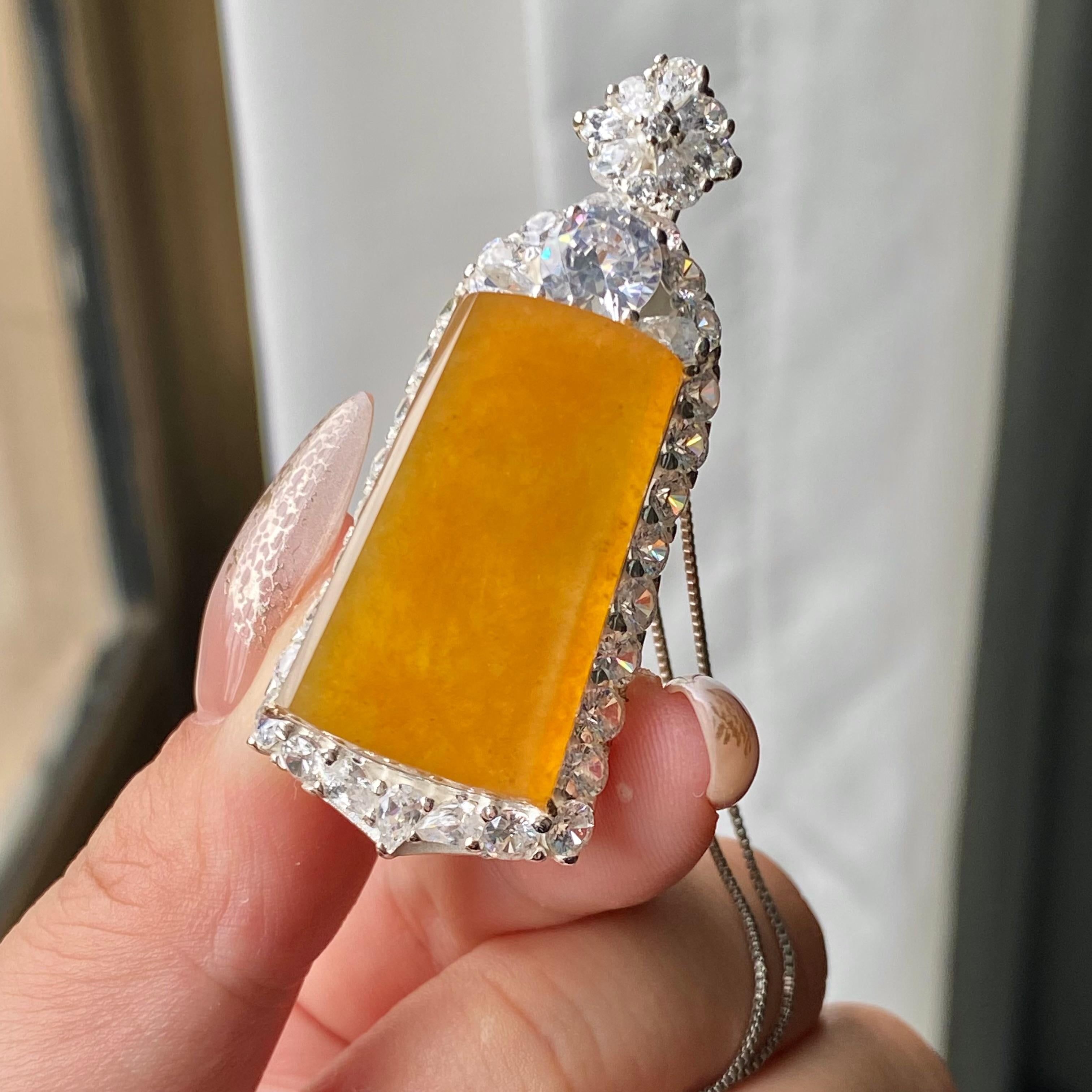 冰种黄翡无事牌裸石（yc206197）