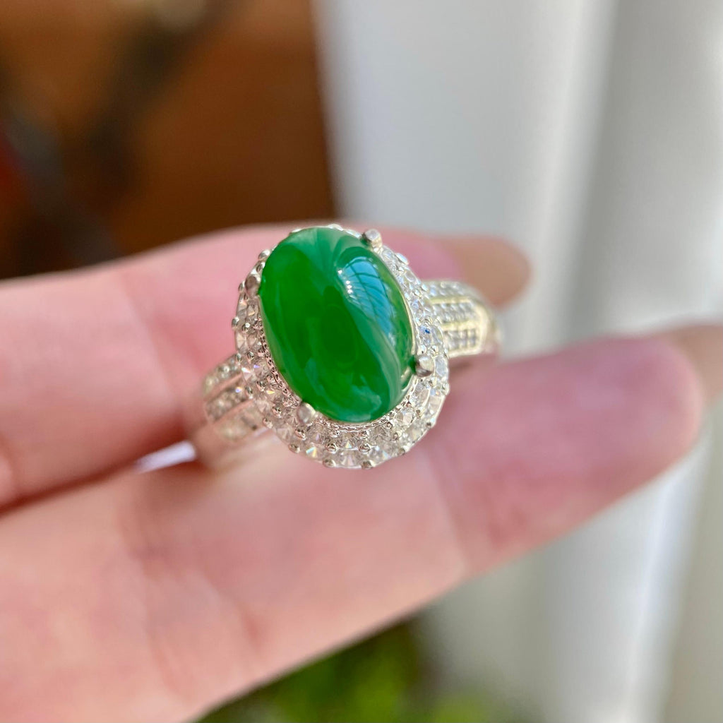 糯冰种辣阳绿椭圆戒面裸石（yc234487）