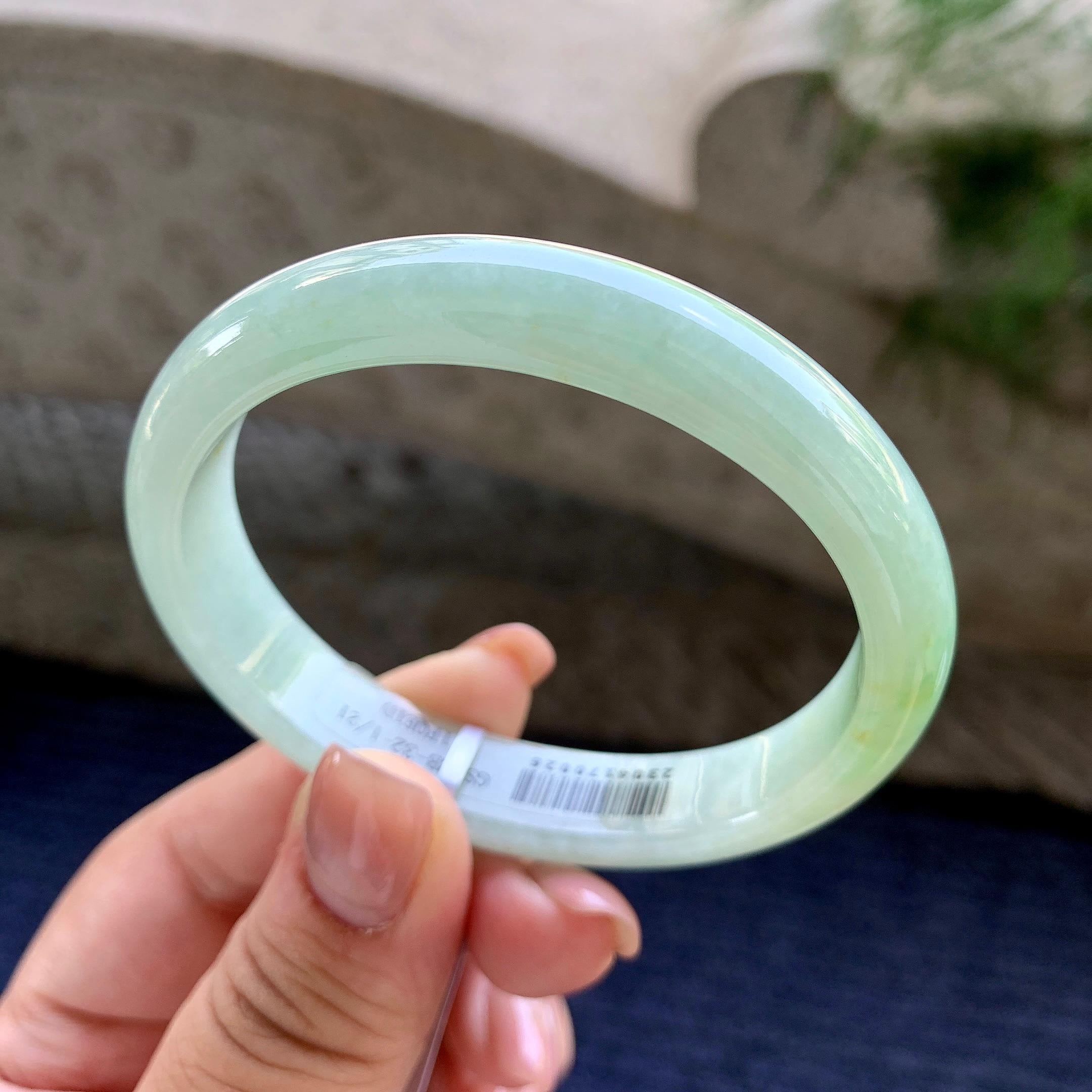 细糯种晴底贵妃手镯 57圈口 天然缅甸A货翡翠（yc502573）