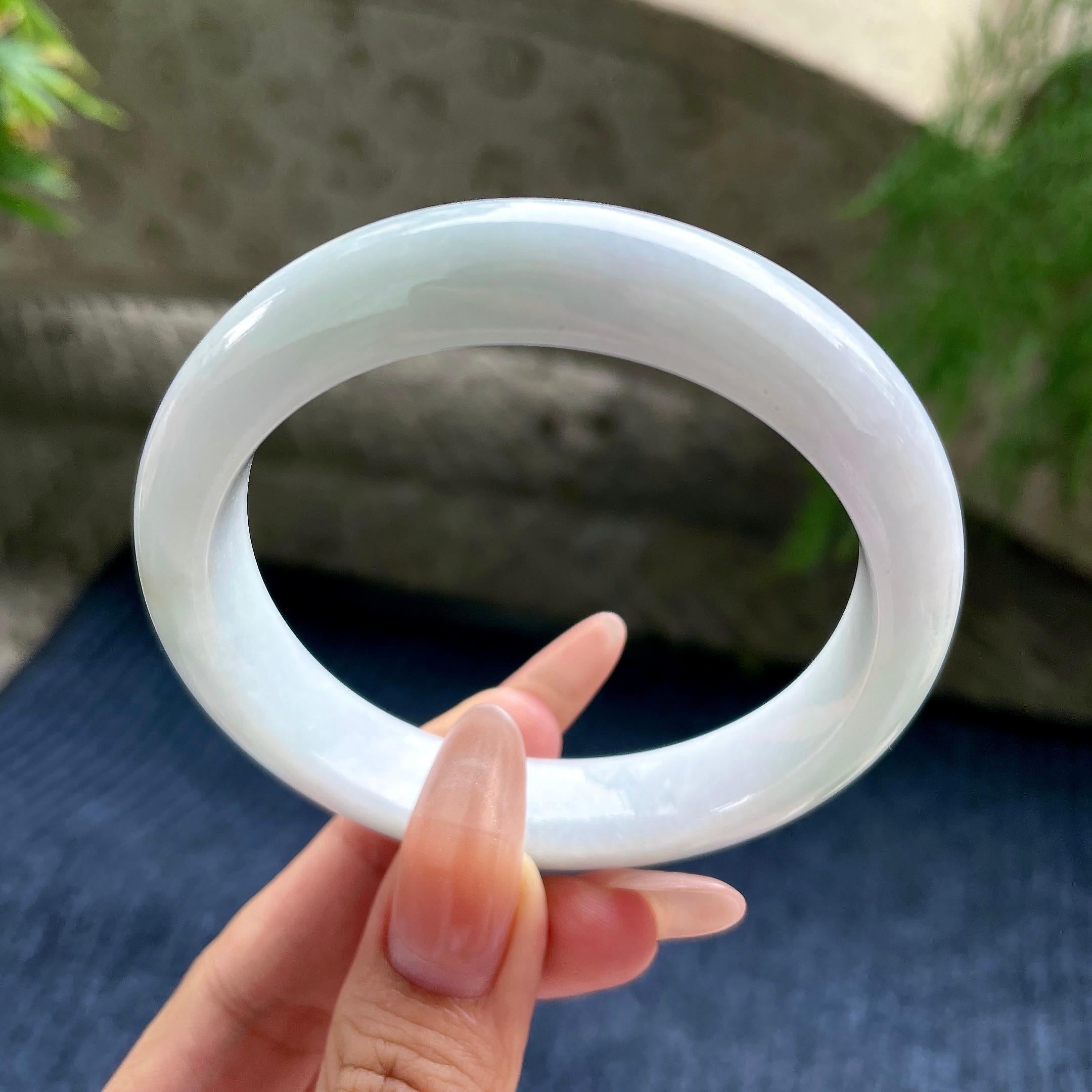 大圈口 糯种无色带洒金正圈平安镯 58圈口 天然缅甸A货翡翠（yc530801）