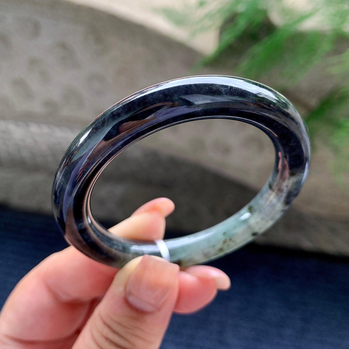 小圈口 细糯种乌鸡圆条手镯 50圈口 （yc537877）