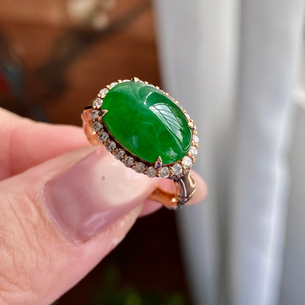 18k金钻镶细糯种阳绿椭圆蛋面戒指（yc235134）