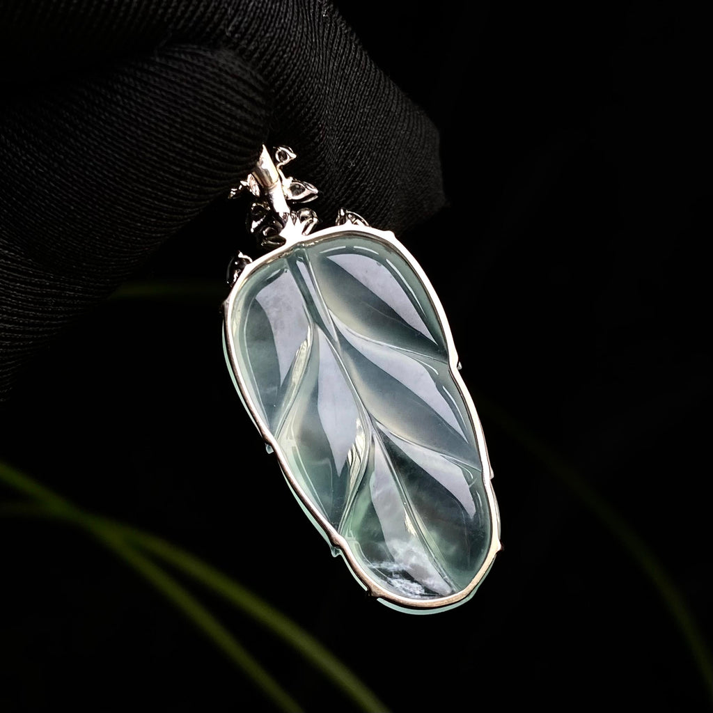 18k金钻镶冰种飘花玉叶吊坠（yc252010）