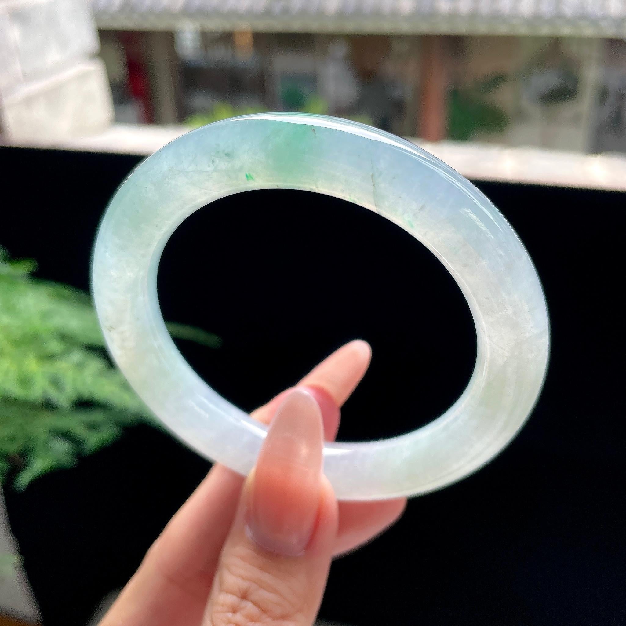 糯冰种冰晴底飘绿圆条 55圈口 天然缅甸A货翡翠（yc527802）