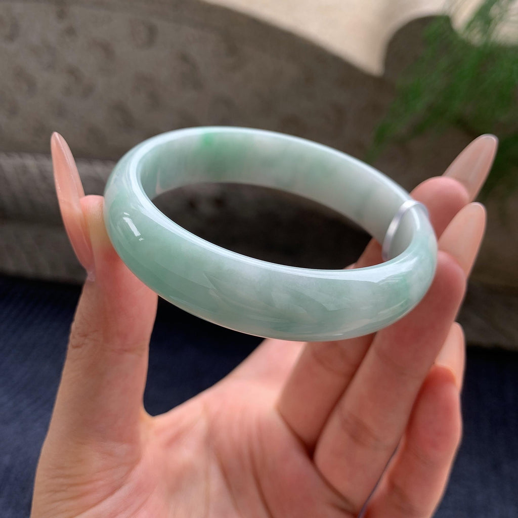 糯种果绿色 55.5圈口 天然缅甸A货翡翠（yc530750）