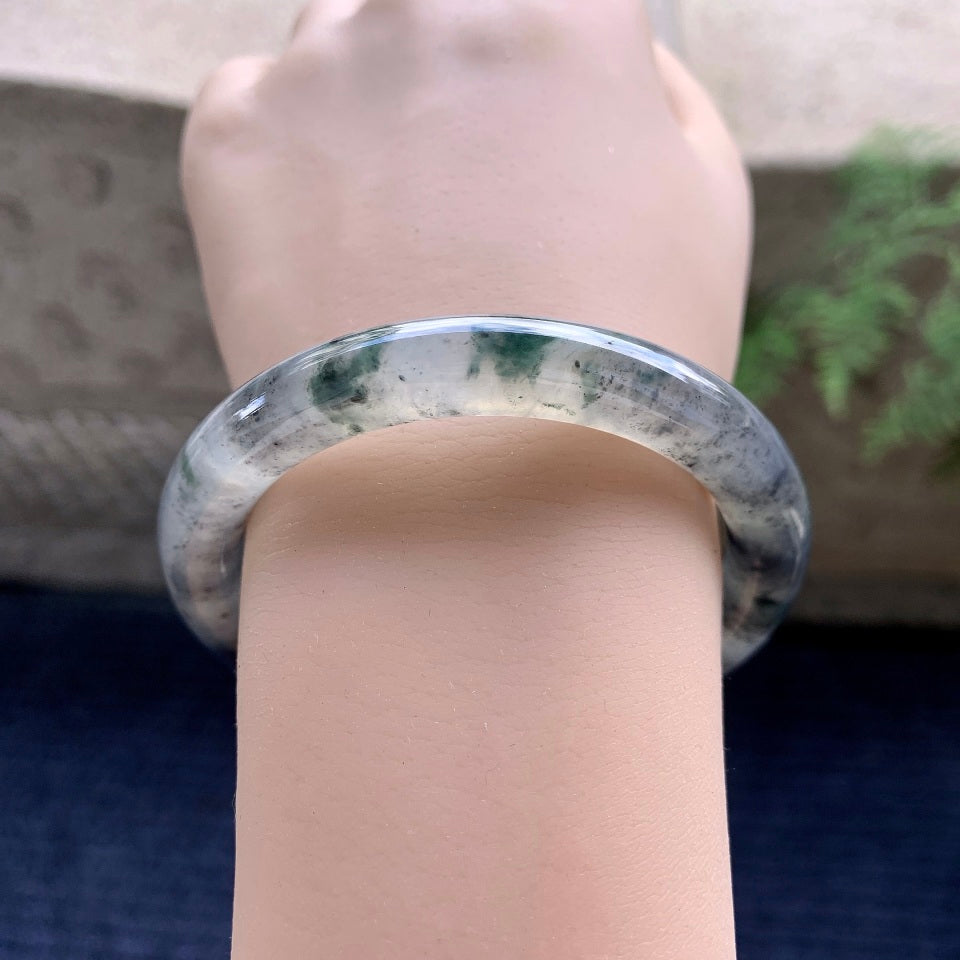糯冰种乌鸡圆条手镯（55.5mm）（yc170445）
