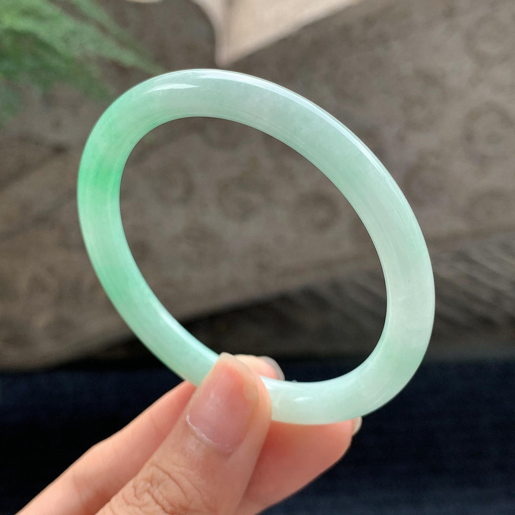 细糯种飘绿圆条手镯 51.5圈 天然缅甸A货翡翠（yc696421）