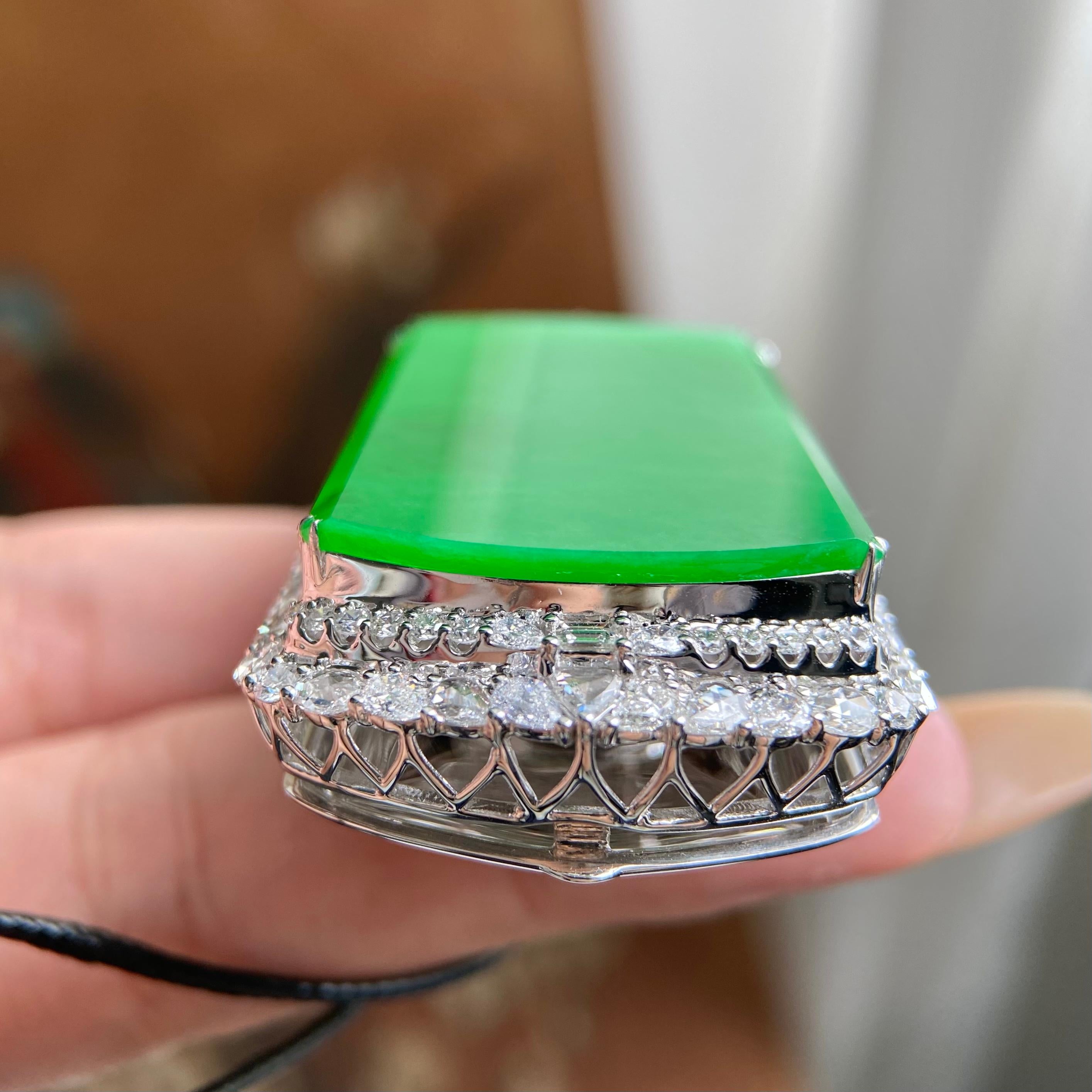 18k金钻镶冰种阳绿无事牌吊坠（yc224118）