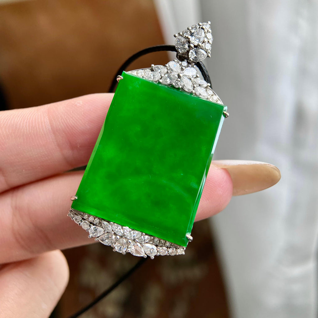 18k金钻镶冰种辣阳绿无事牌吊坠（yc224119）