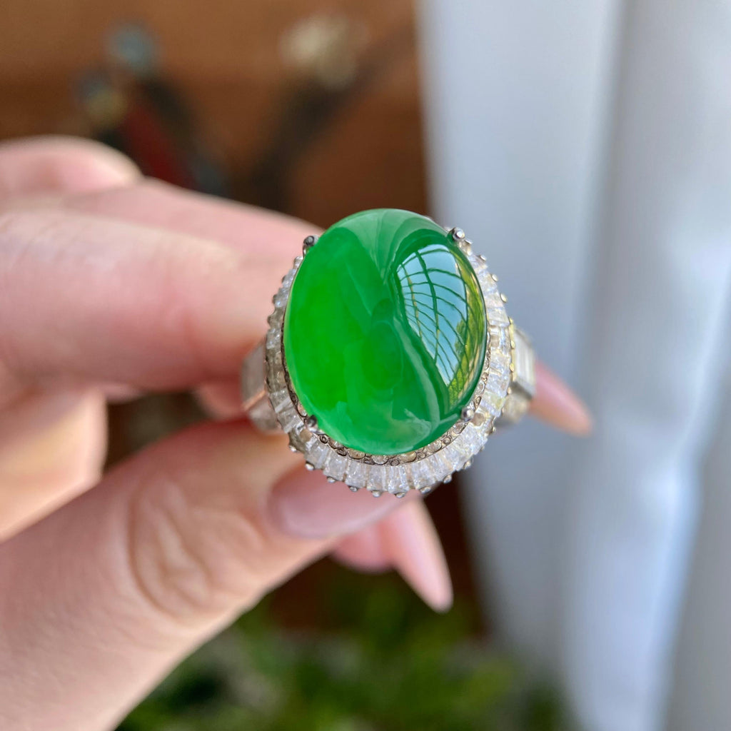 冰种阳绿鸽子蛋戒面裸石（yc234281）