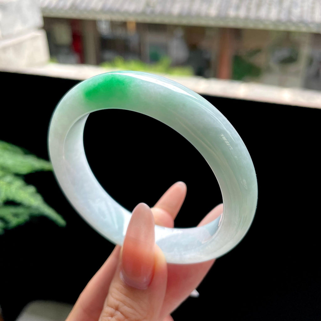 细糯种阳绿白底青正圈平安镯 55圈口 天然缅甸A货翡翠（yc527803）