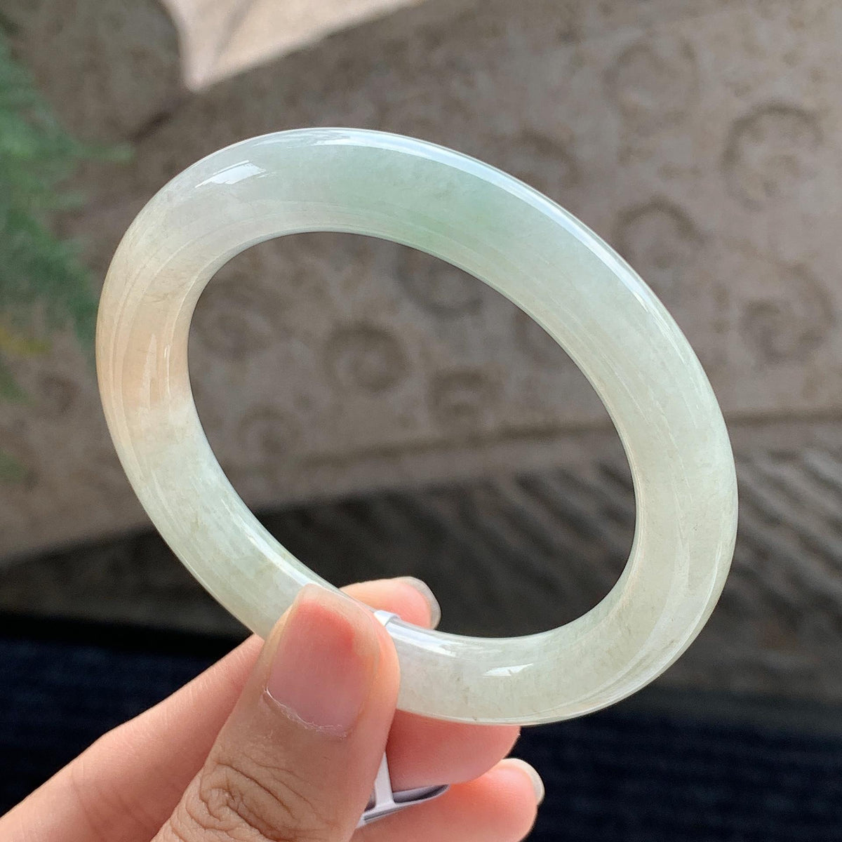 细糯种 飘黄翡圆条手镯 53圈 天然缅甸A货翡翠（yc699568）