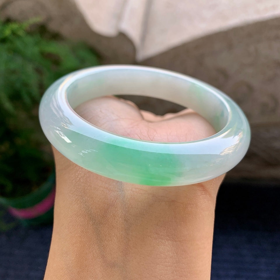 糯冰种飘绿花平安镯（56.7mm）（yc079668）