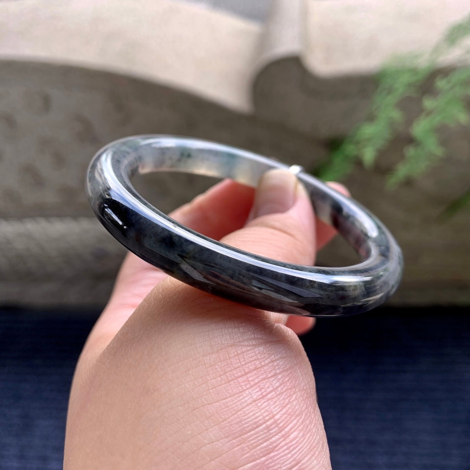 糯冰种乌鸡圆条手镯（55.5mm）（yc170445）