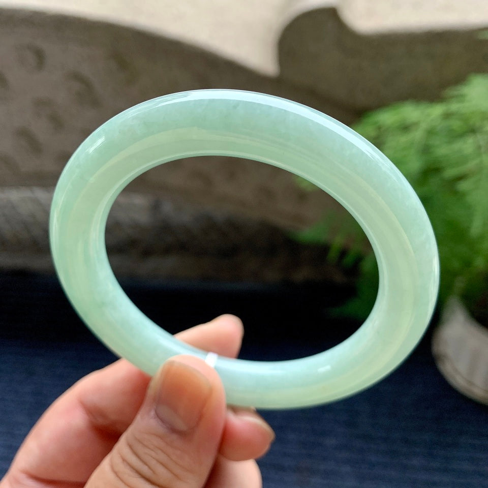 糯种豆绿色圆条手镯（56.6mm）（yc110725）