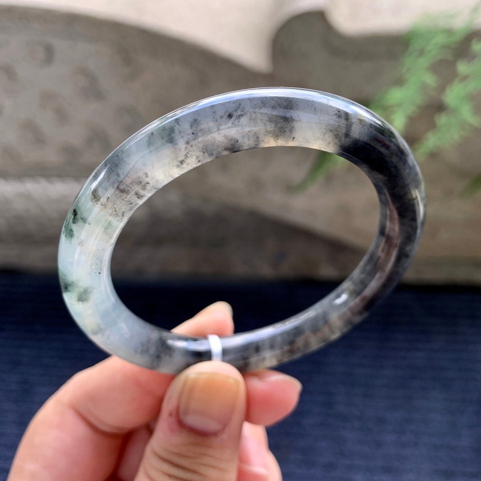 糯冰种乌鸡圆条手镯（55.5mm）（yc170445）