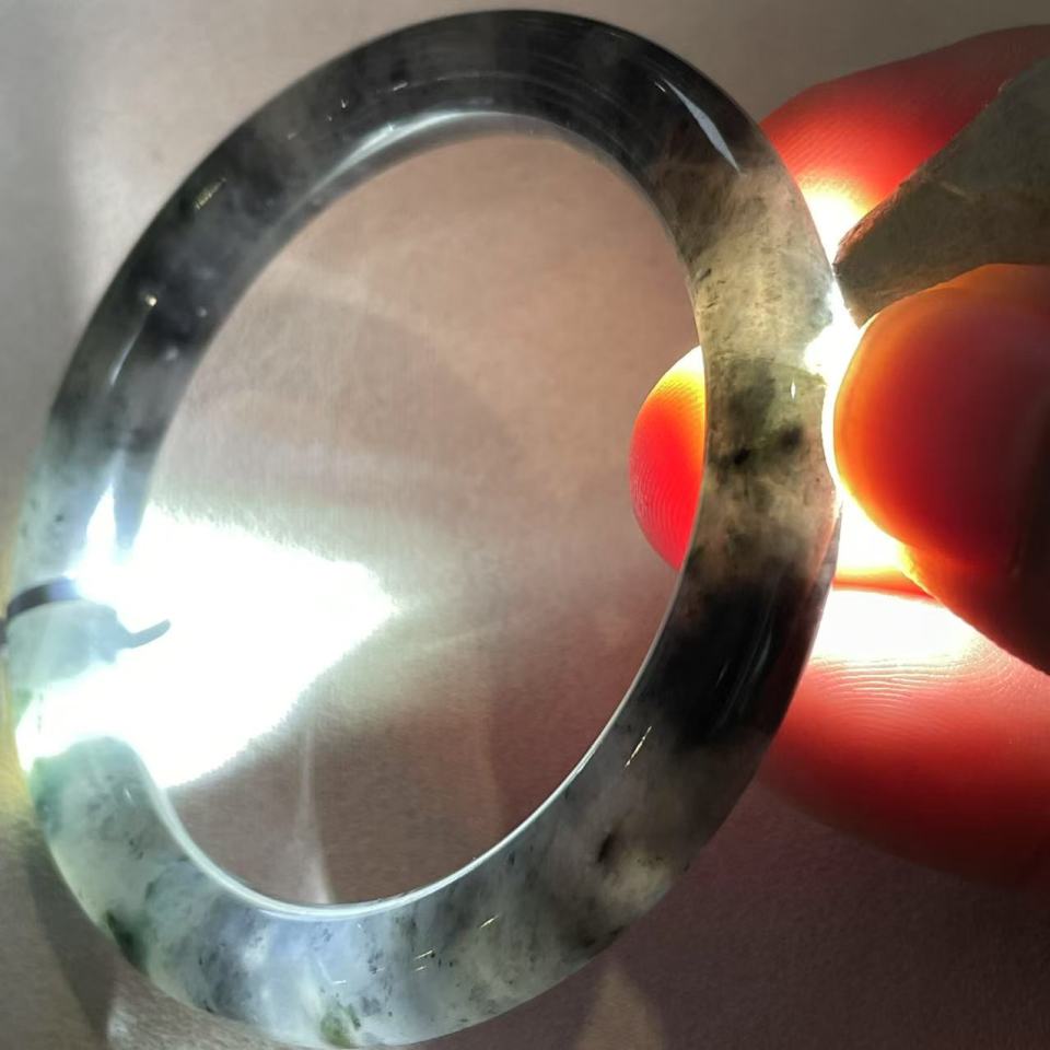 糯冰种乌鸡圆条手镯（55.5mm）（yc170445）