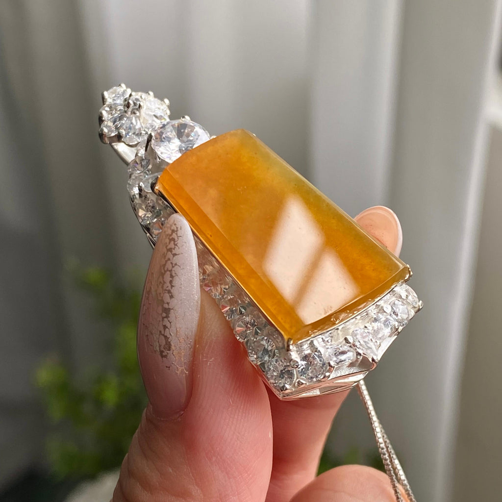 冰种黄翡无事牌裸石（yc206197）