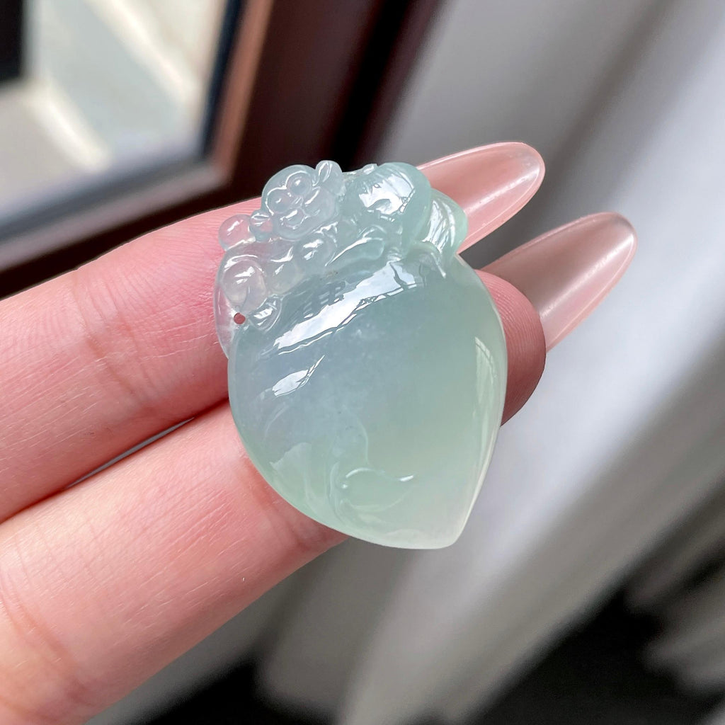 细糯种晴绿底灵猴献桃吊坠 天然缅甸A货翡翠（yc525991）