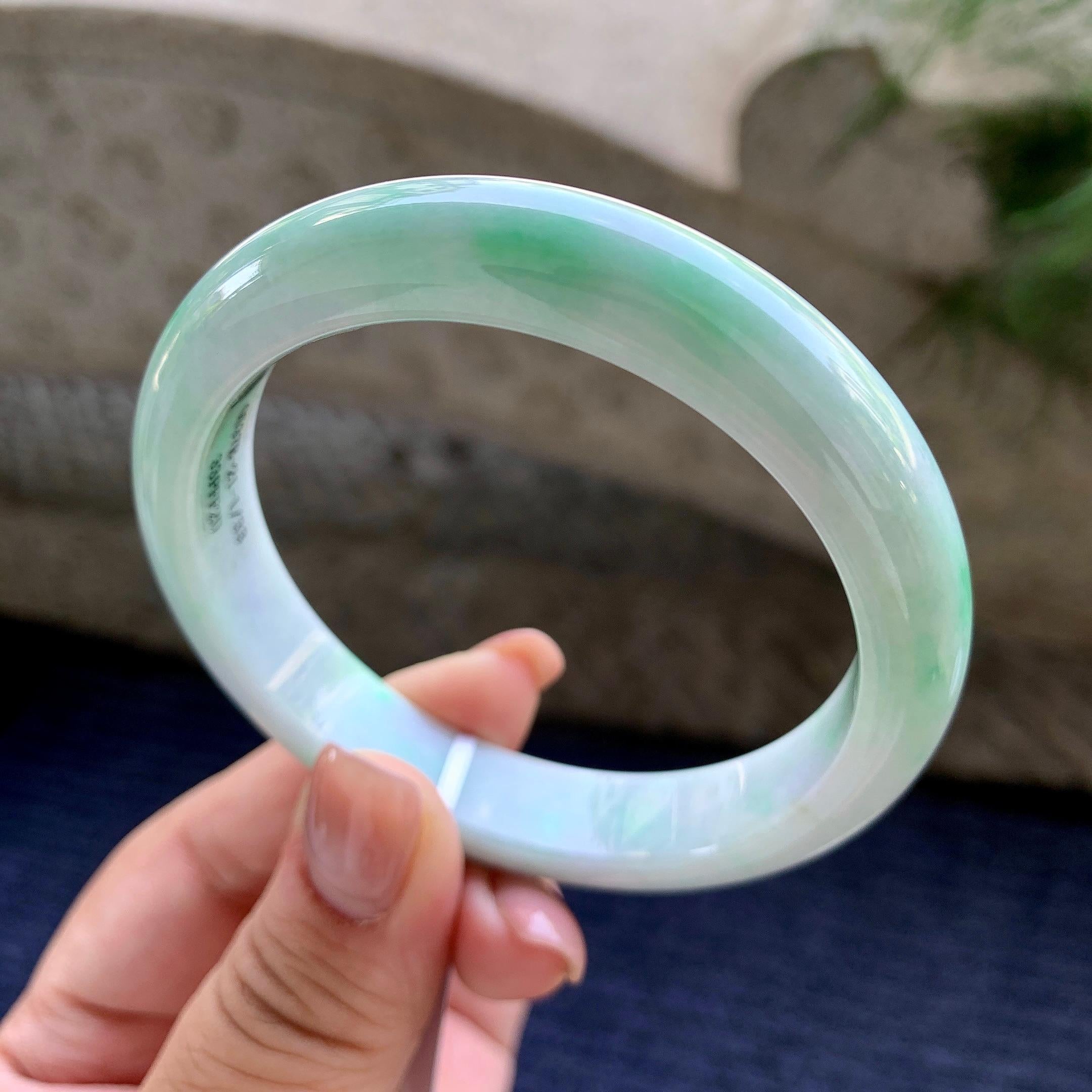 大圈口 细糯种淡紫底飘翠绿正圈平安镯 58圈口 天然缅甸A货翡翠（yc502585）