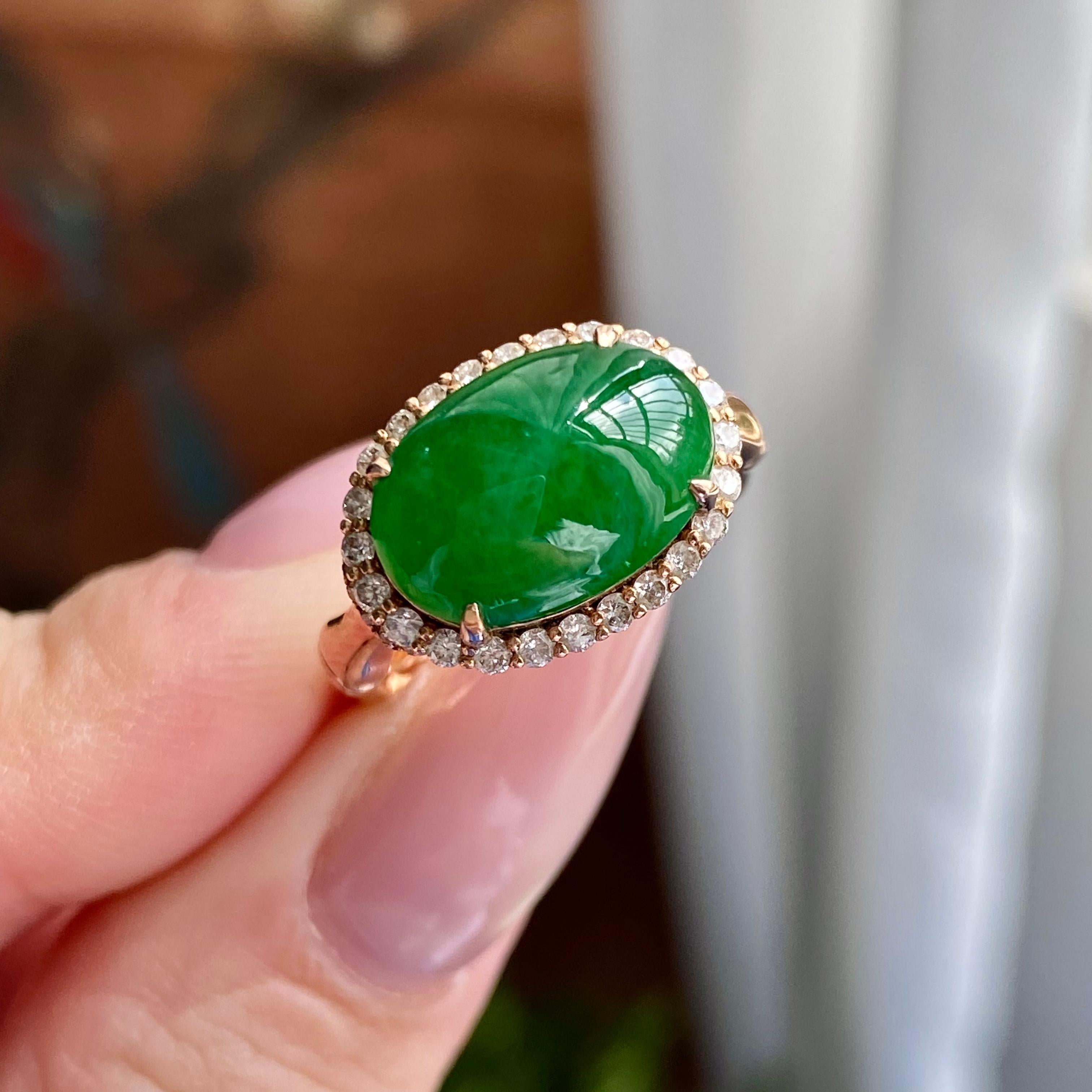 18k金钻镶细糯种阳绿椭圆蛋面戒指（yc235134）