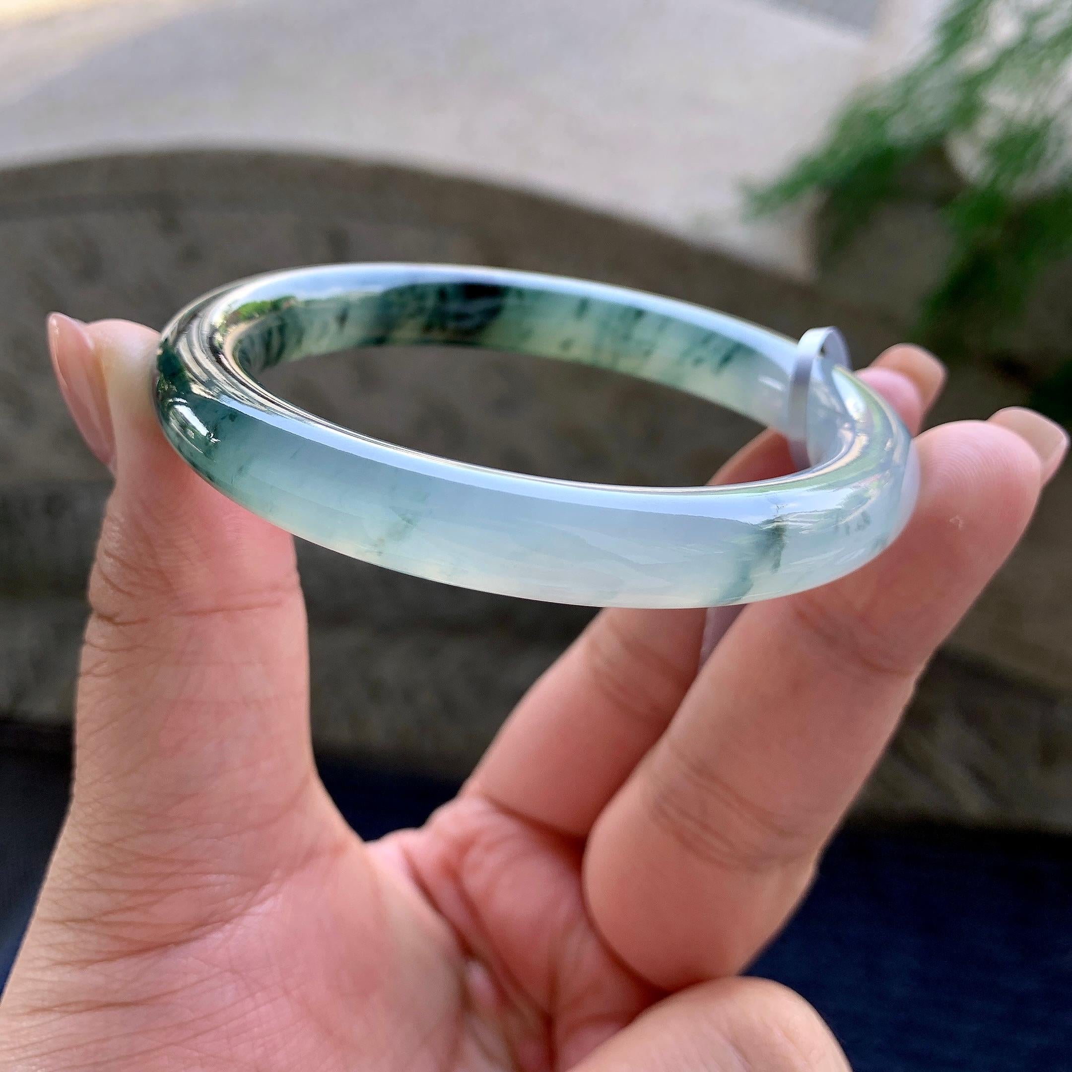 糯冰种飘蓝花贵妃手镯 55.5圈口 天然缅甸A货翡翠（yc498082）