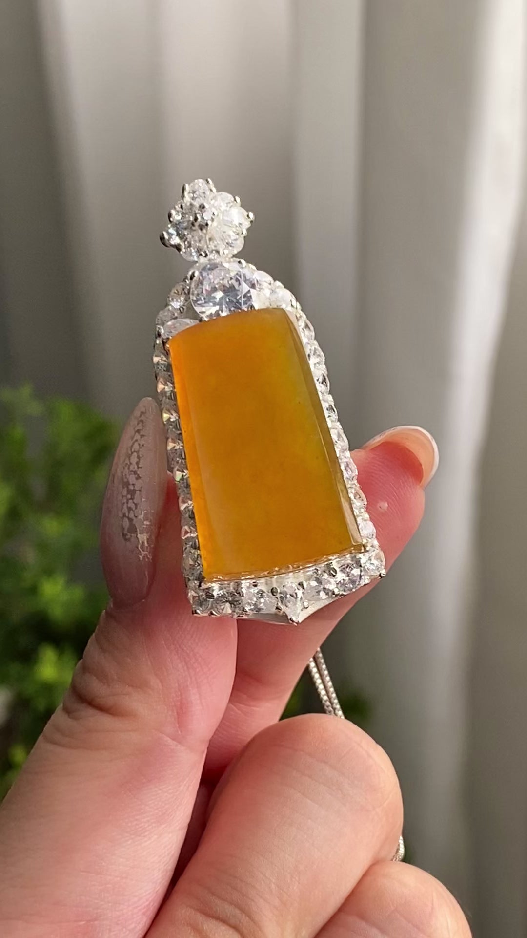 冰种黄翡无事牌裸石（yc206197）